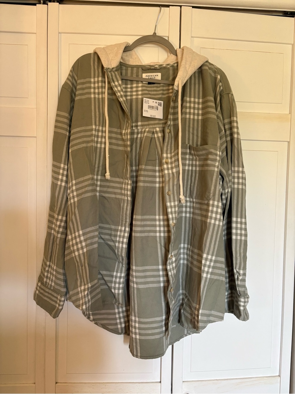 American Eagle Green and Cream Plaid Button-Down Shirt